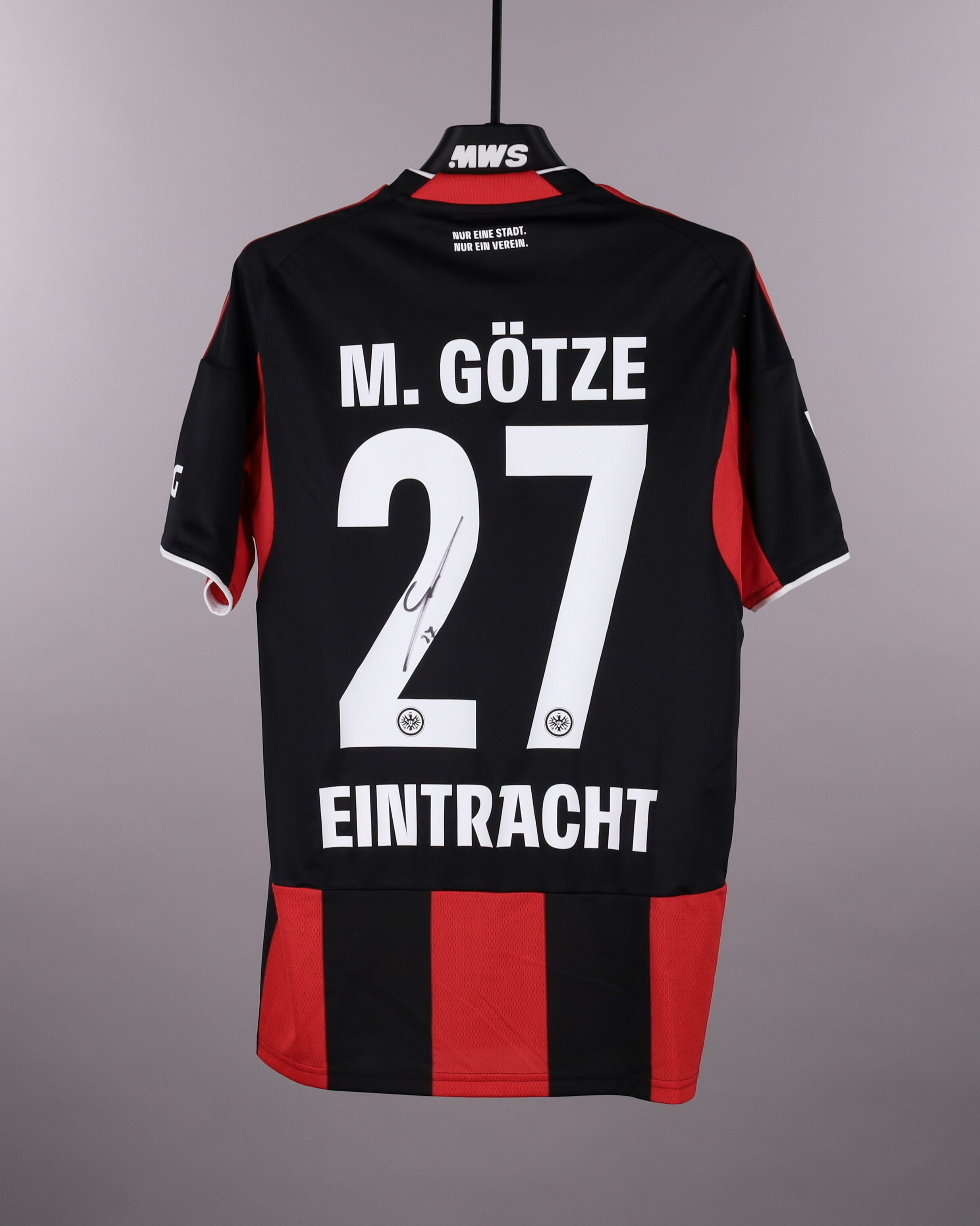 Eintracht Frankfurt 乾選手サイン入りユニフォーム Eintracht Frankfurt 乾選手サイン入りユニフォーム - メルカリ