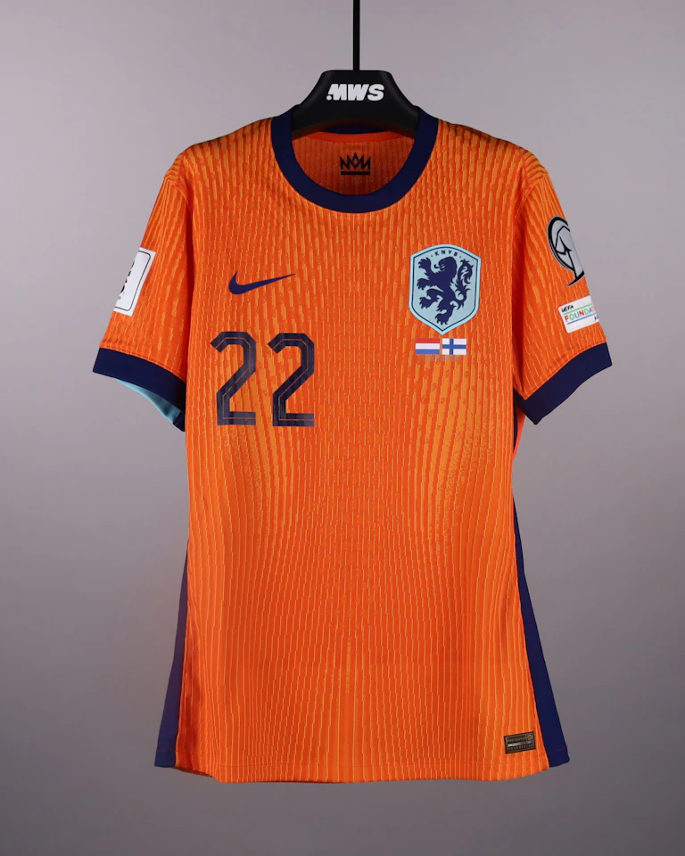 来自Netherlands的Denzel Dumfries球衣