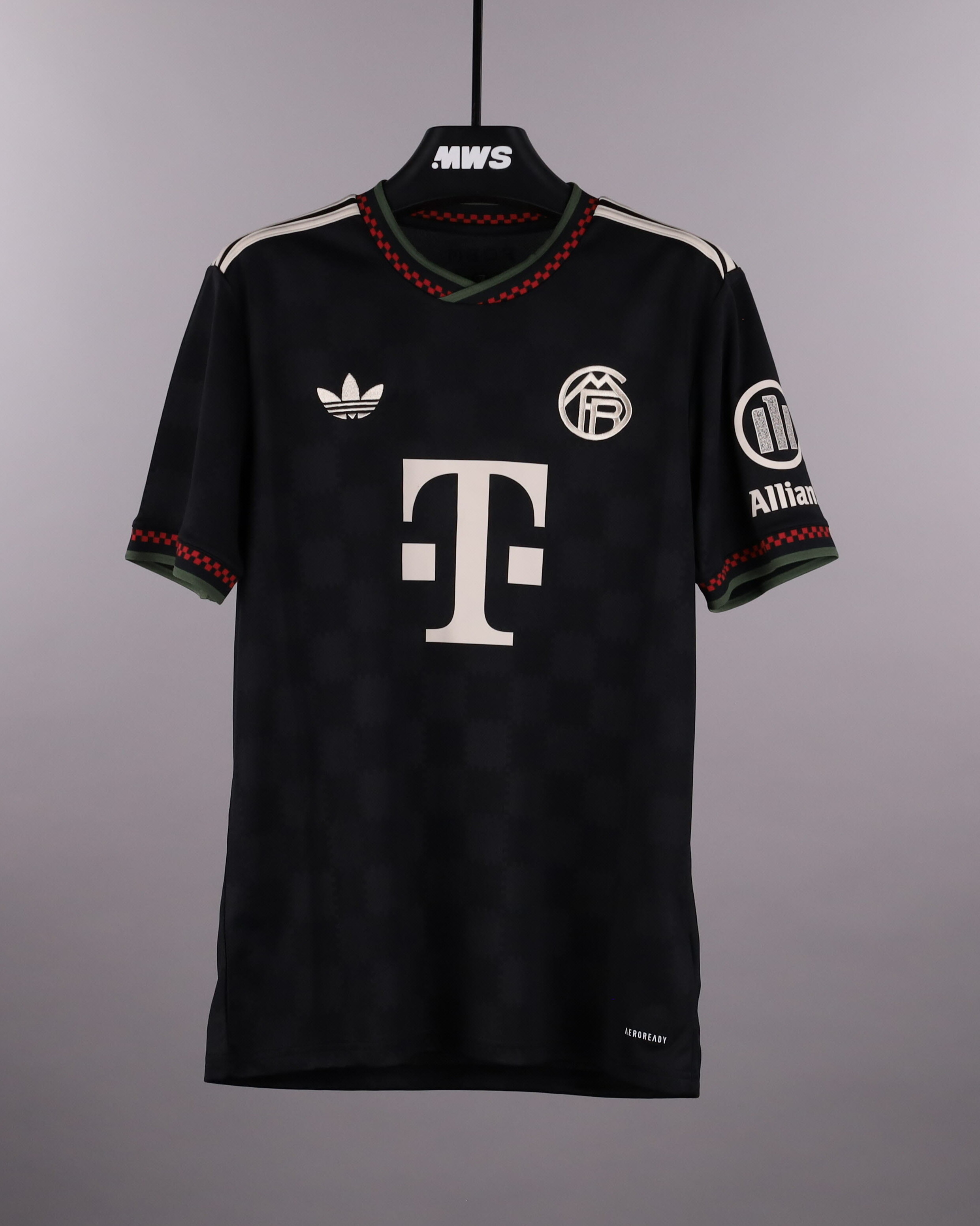 FC Bayern München | End of Season Signed 25-26 Third Collection