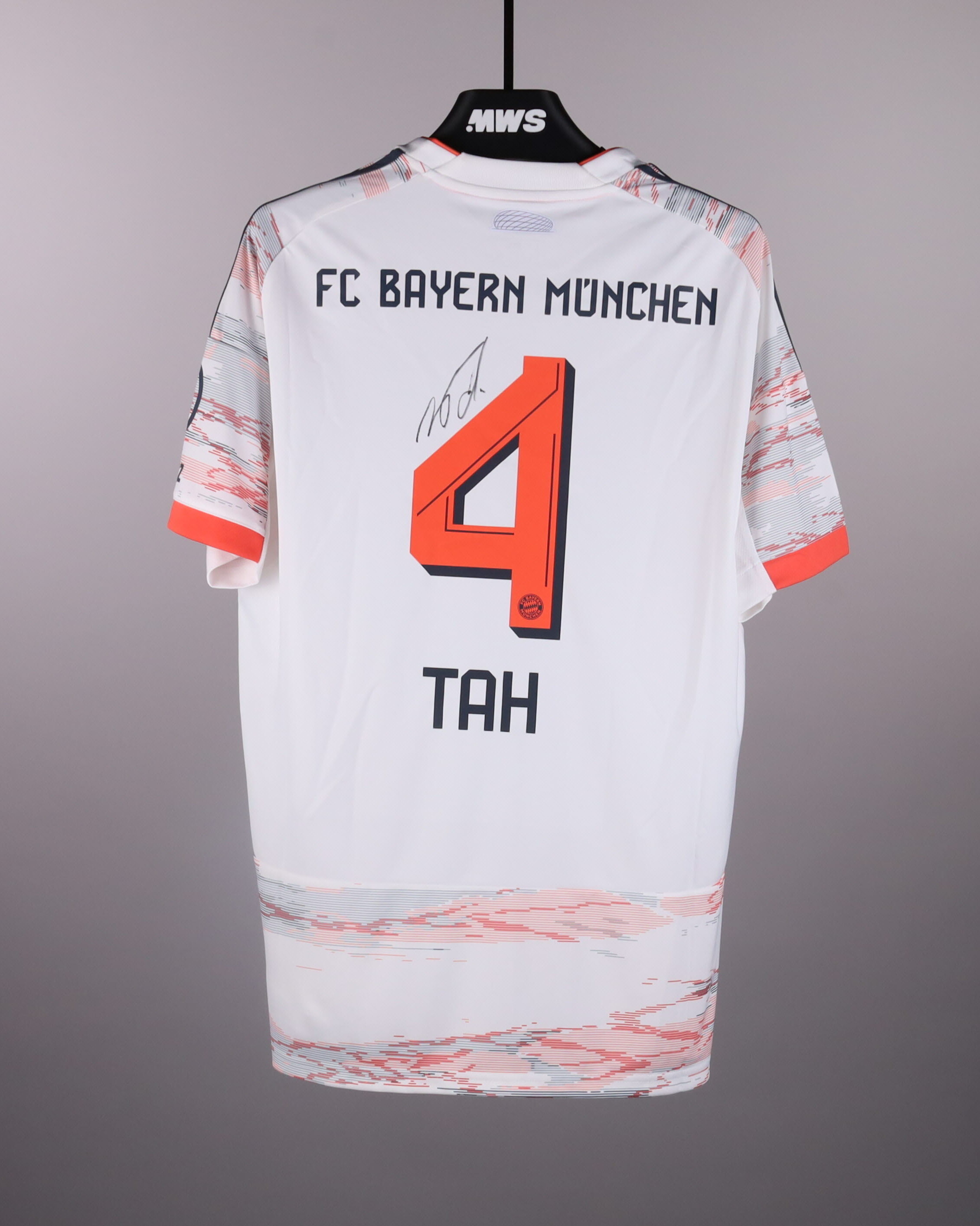 Jonathan Tah | 25/26 FC Bayern München shirt