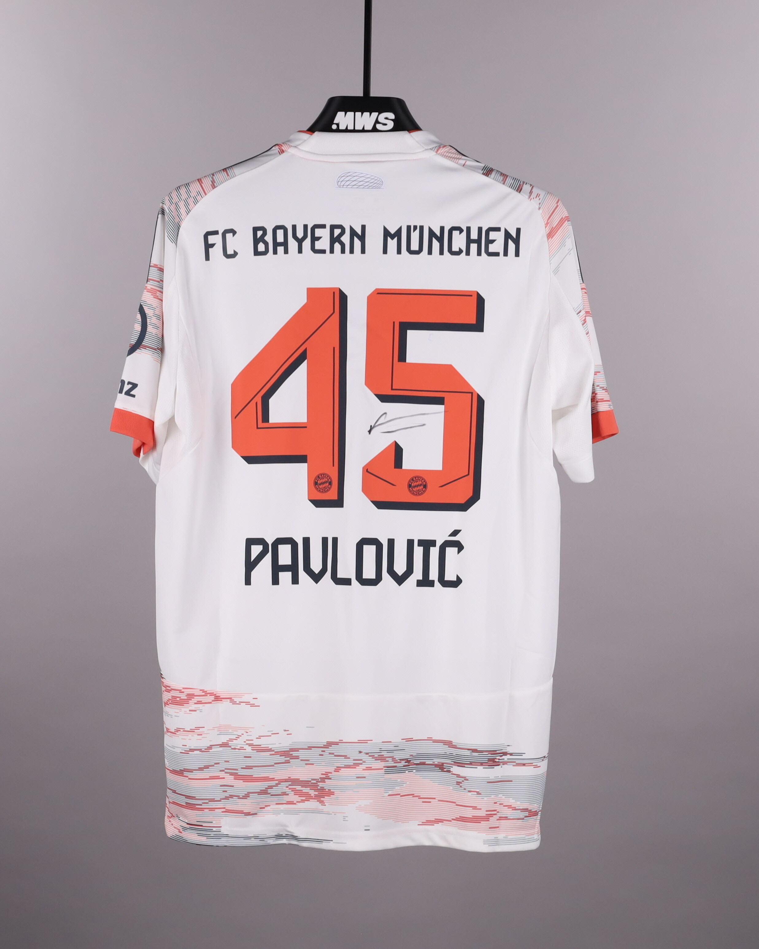 Aleksandar Pavlović | 25/26 FC Bayern München shirt