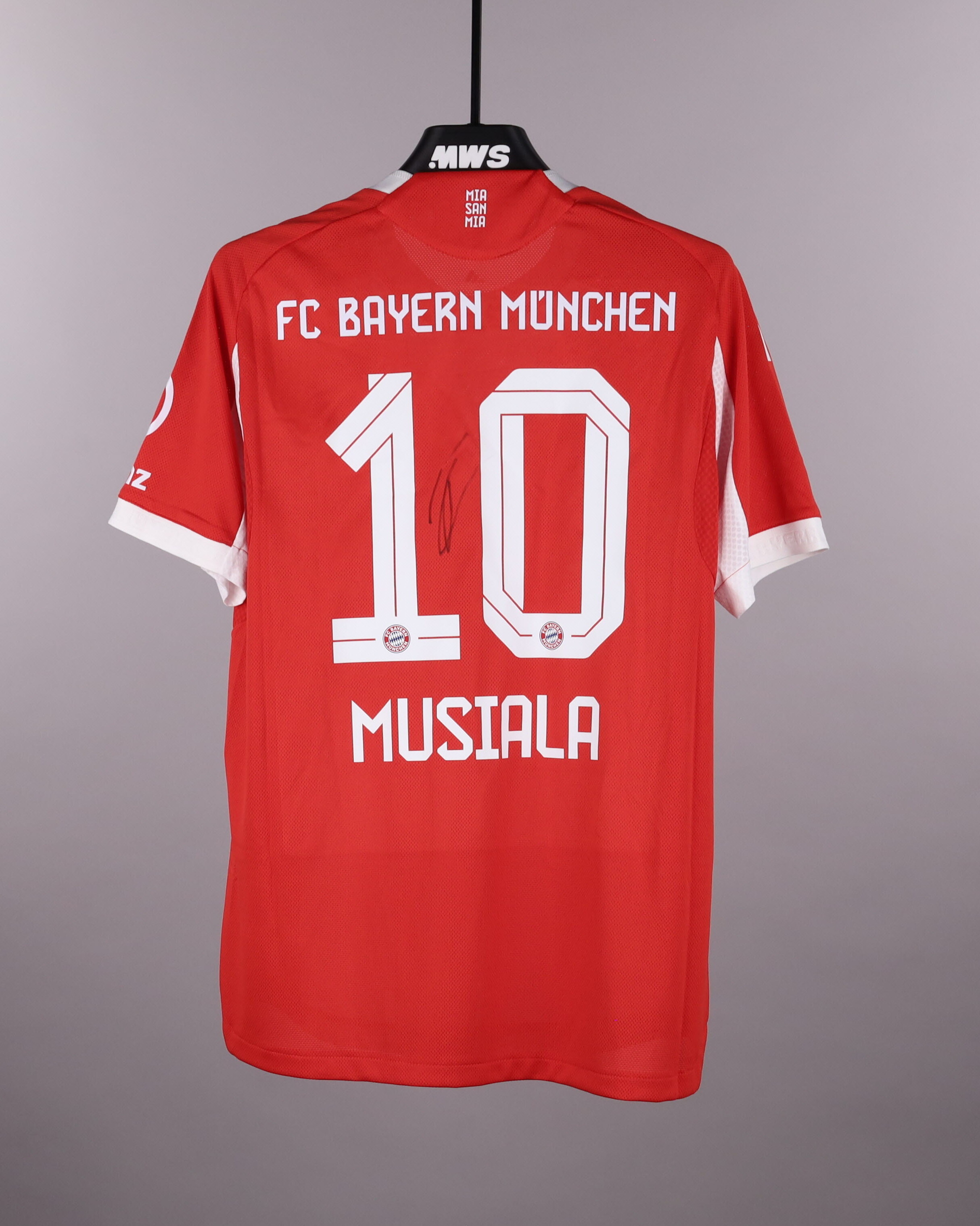 FC Bayern München | End of Season Signed 25-26 Home Collection - 5