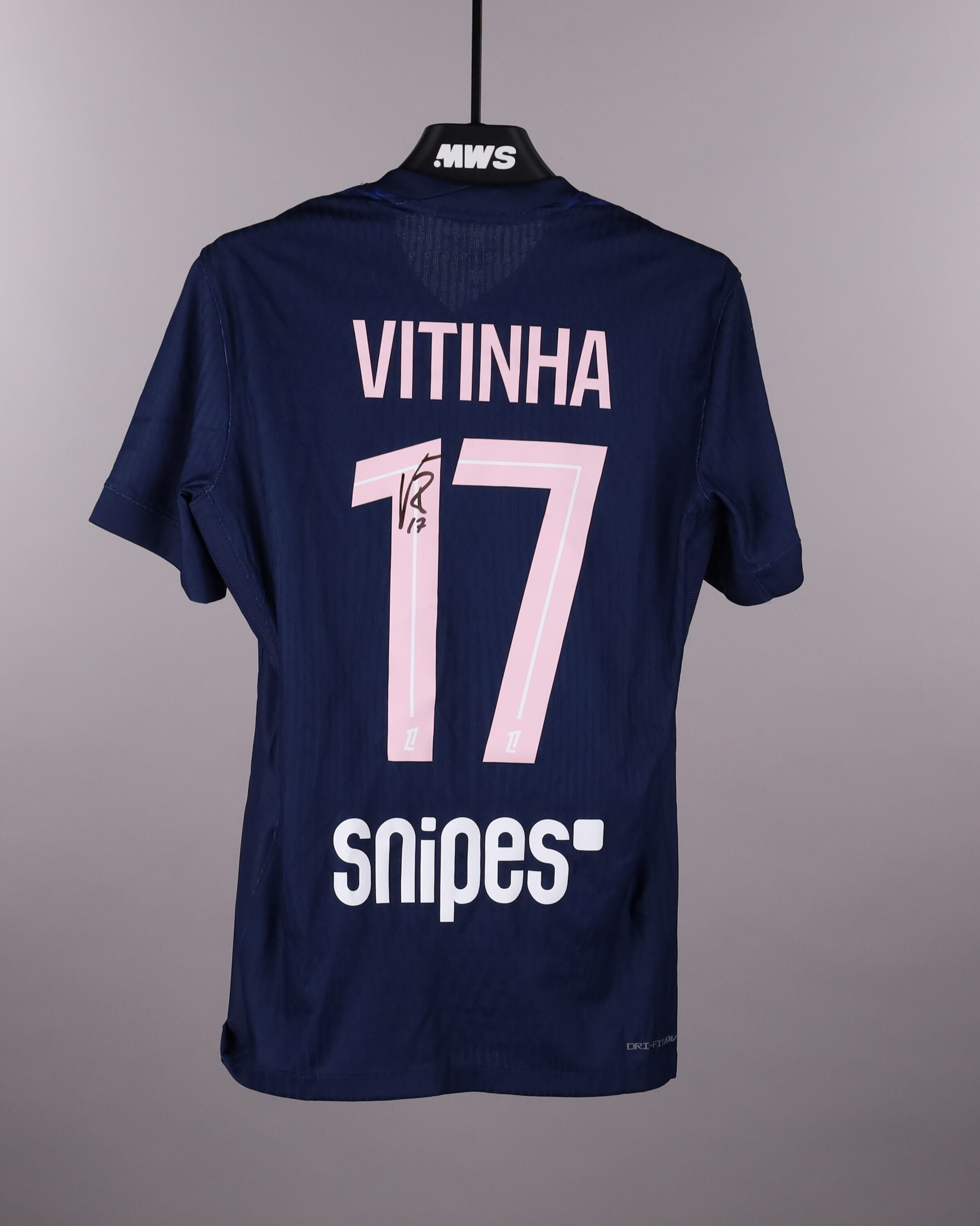 Vitinha Paris Saint-Germain shirt