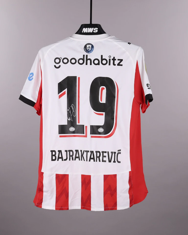 来自PSV的Esmir Bajraktarevic球衣