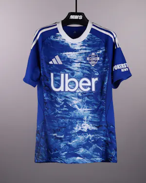 来自Como 1907的Nico Paz球衣