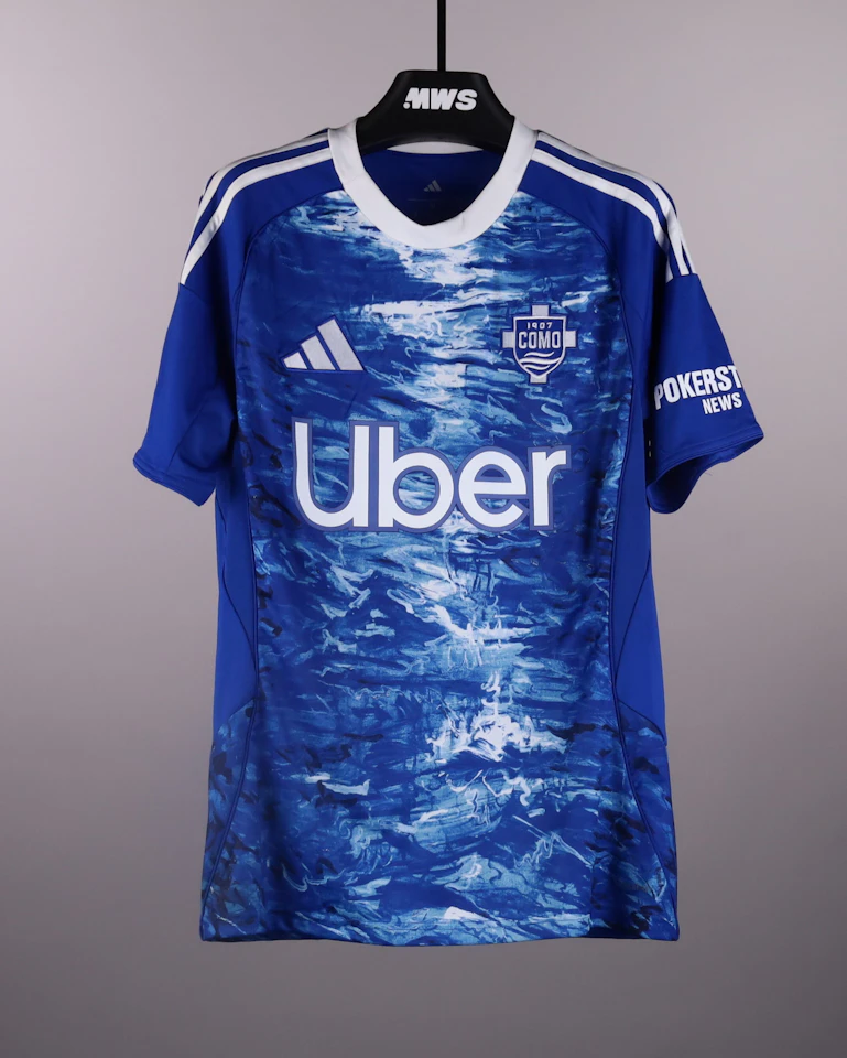 来自Como 1907的Nico Paz球衣