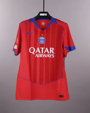 来自Paris Saint-Germain的Nuno Mendes球衣