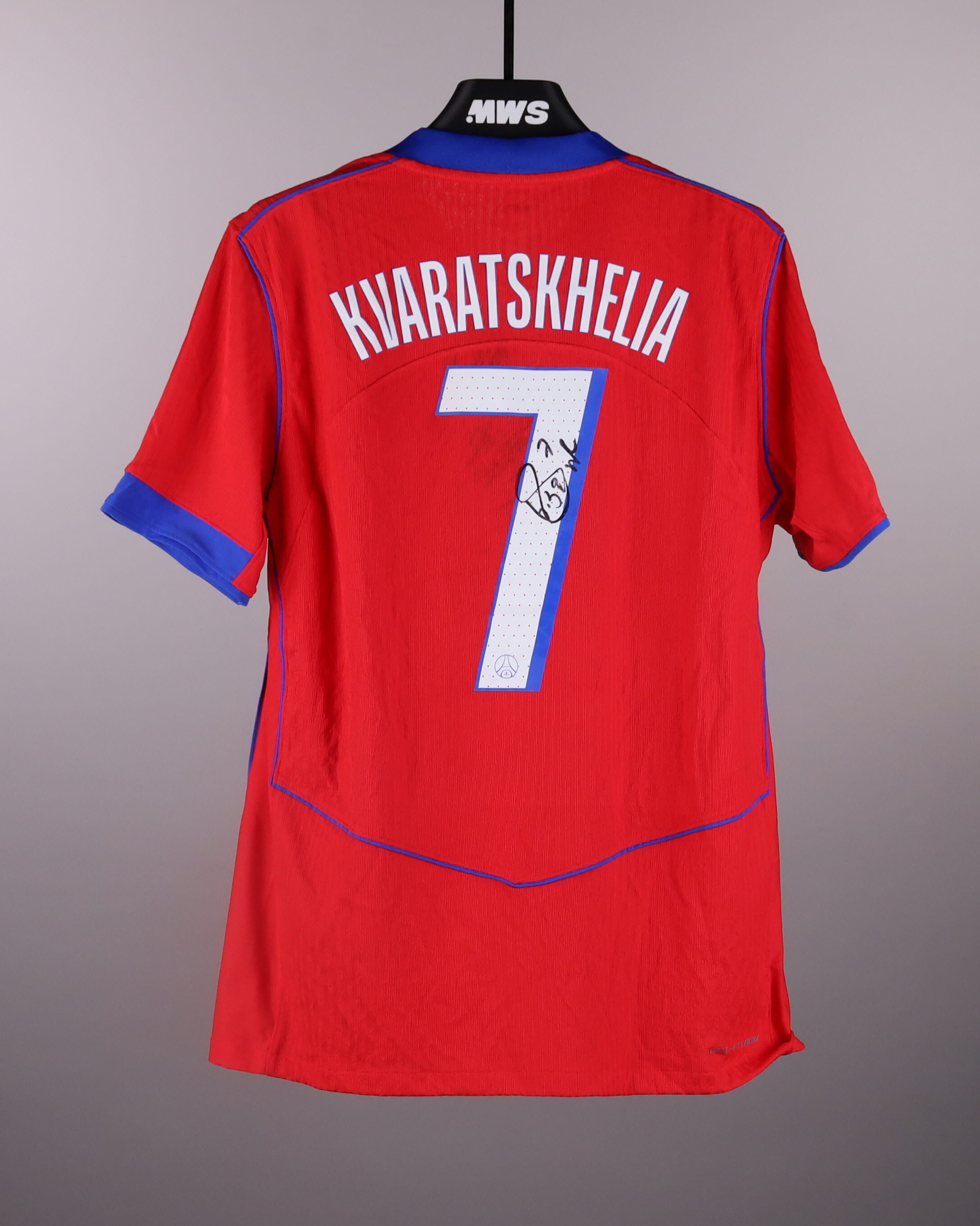 Khvicha Kvaratskhelia Paris Saint-Germain shirt