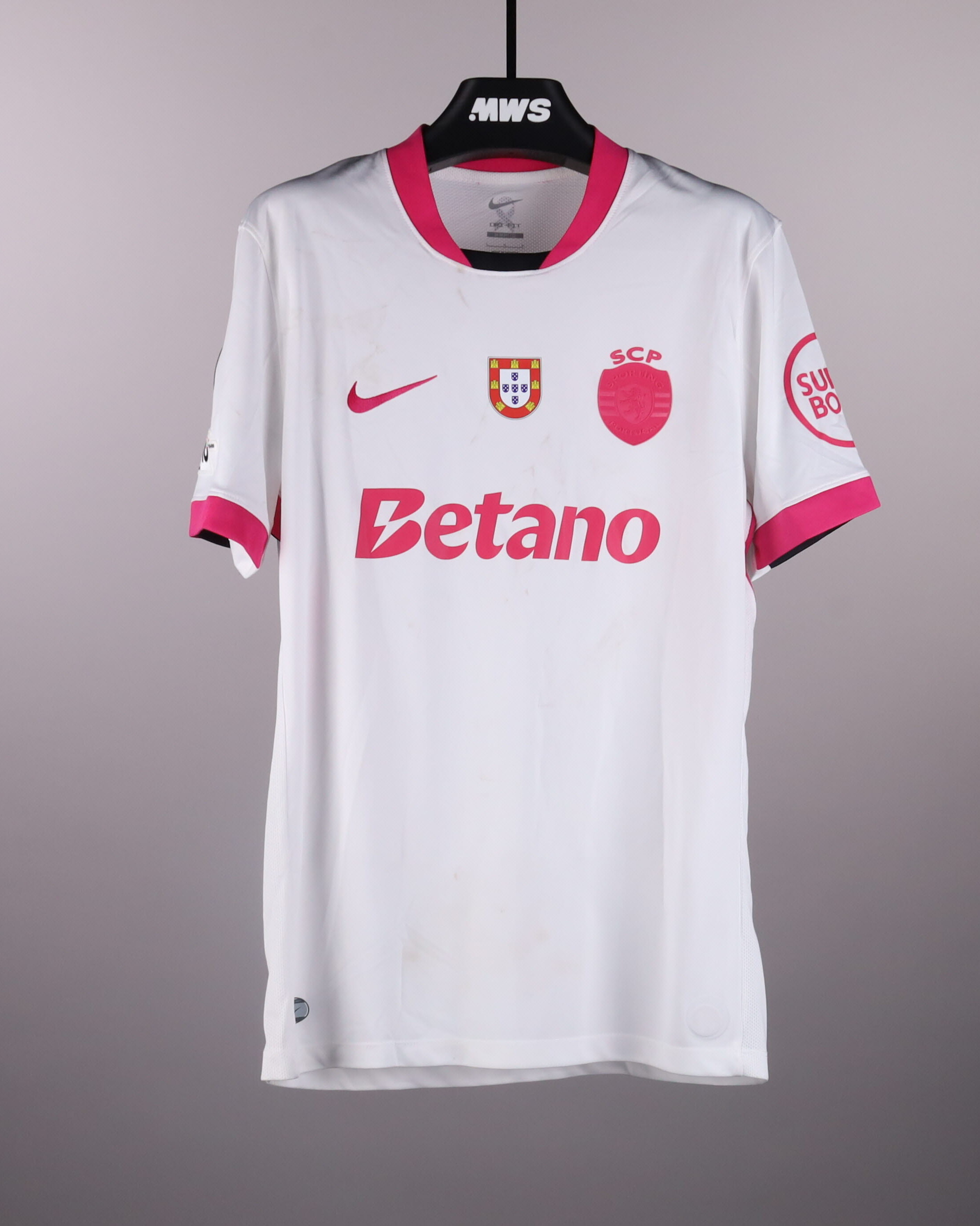 Zeno Debast Sporting CP shirt