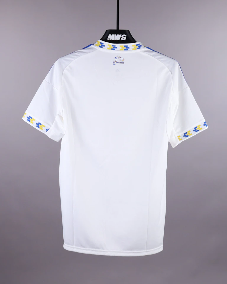 Squad Signed Shirt | Leeds United | Leeds United