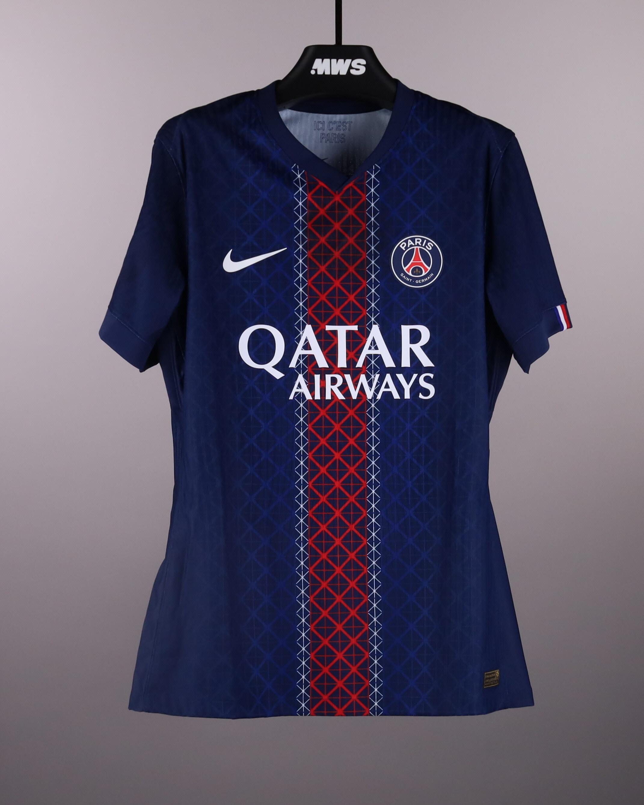 Achraf Hakimi Paris Saint-Germain shirt