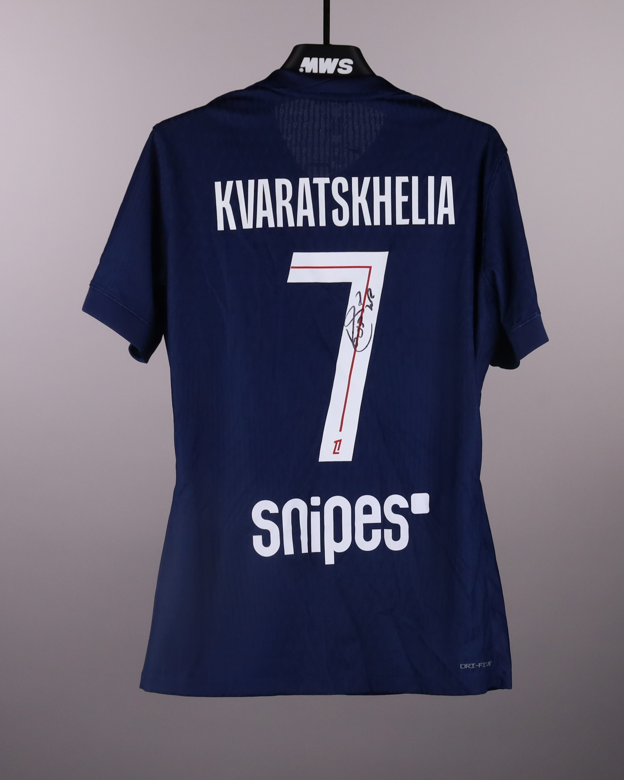 Khvicha Kvaratskhelia Paris Saint-Germain shirt