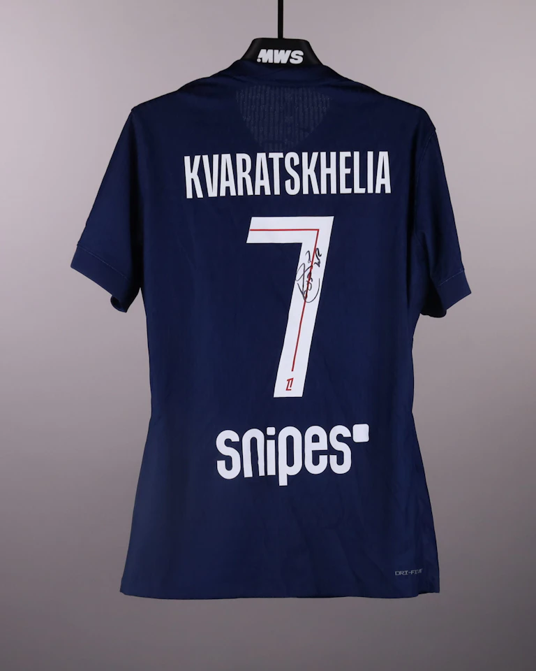 Khvicha Kvaratskhelia Paris Saint-Germain shirt