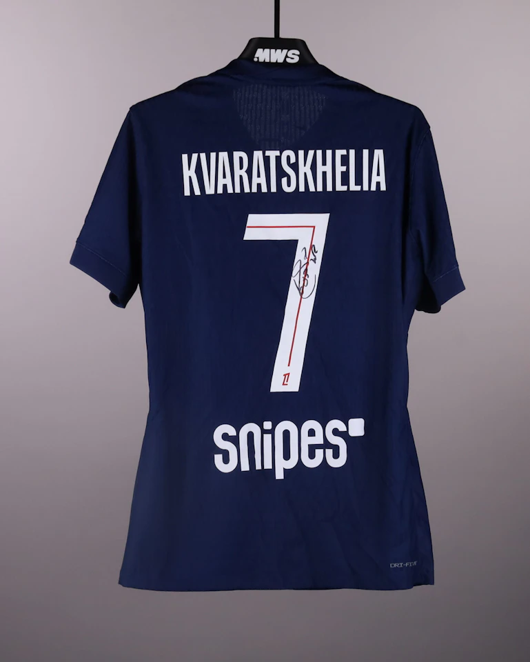 Khvicha Kvaratskhelia Paris Saint-Germain shirt