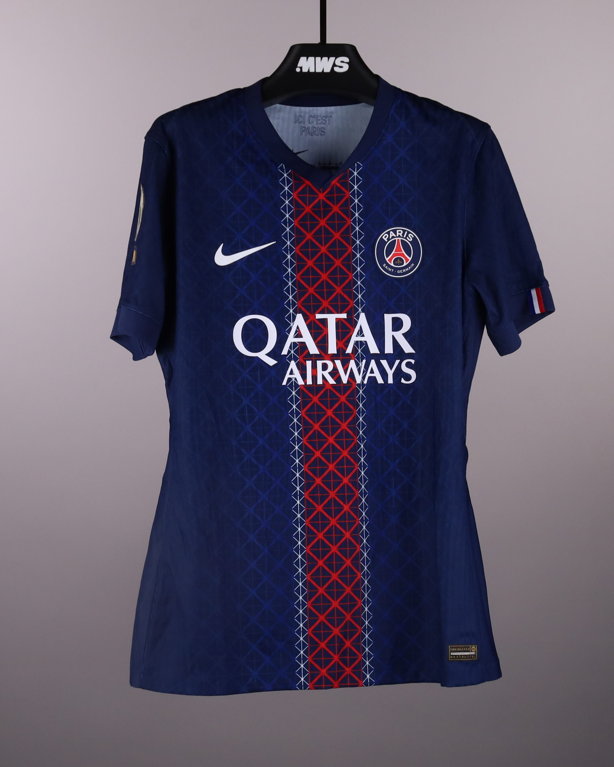 Khvicha Kvaratskhelia Paris Saint-Germain shirt