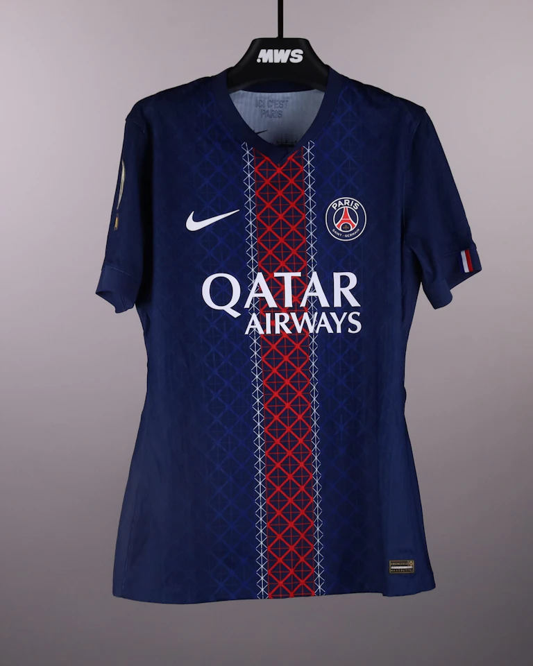 Khvicha Kvaratskhelia Paris Saint-Germain shirt