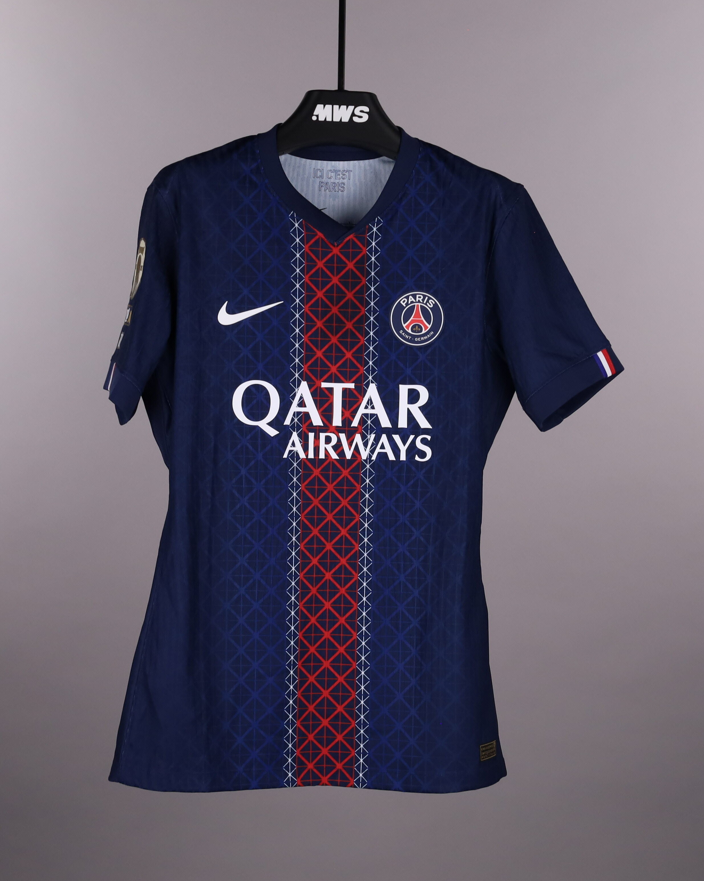 Lucas Hernández Paris Saint-Germain shirt