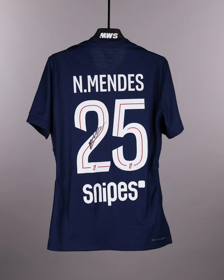 来自Paris Saint-Germain的Nuno Mendes球衣