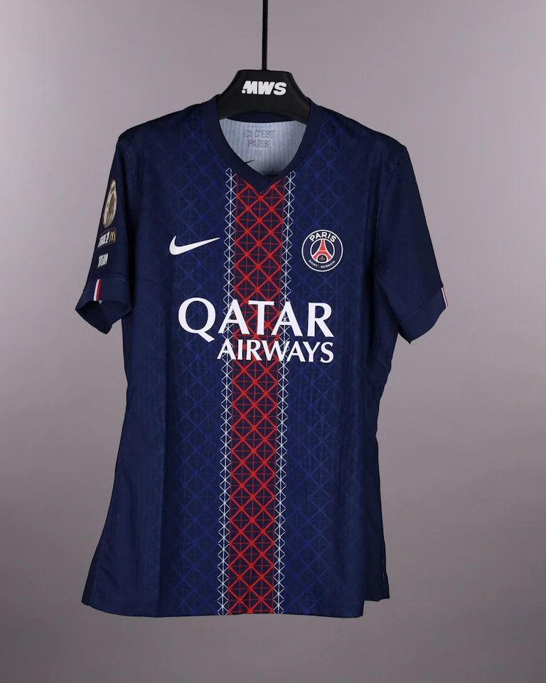 来自Paris Saint-Germain的Nuno Mendes球衣