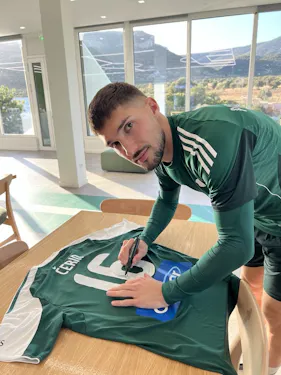 来自Panathinaikos的Adam Gnezda Čerin球衣