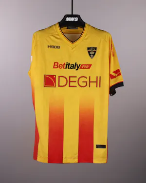 Medon Berisha US Lecce jersey