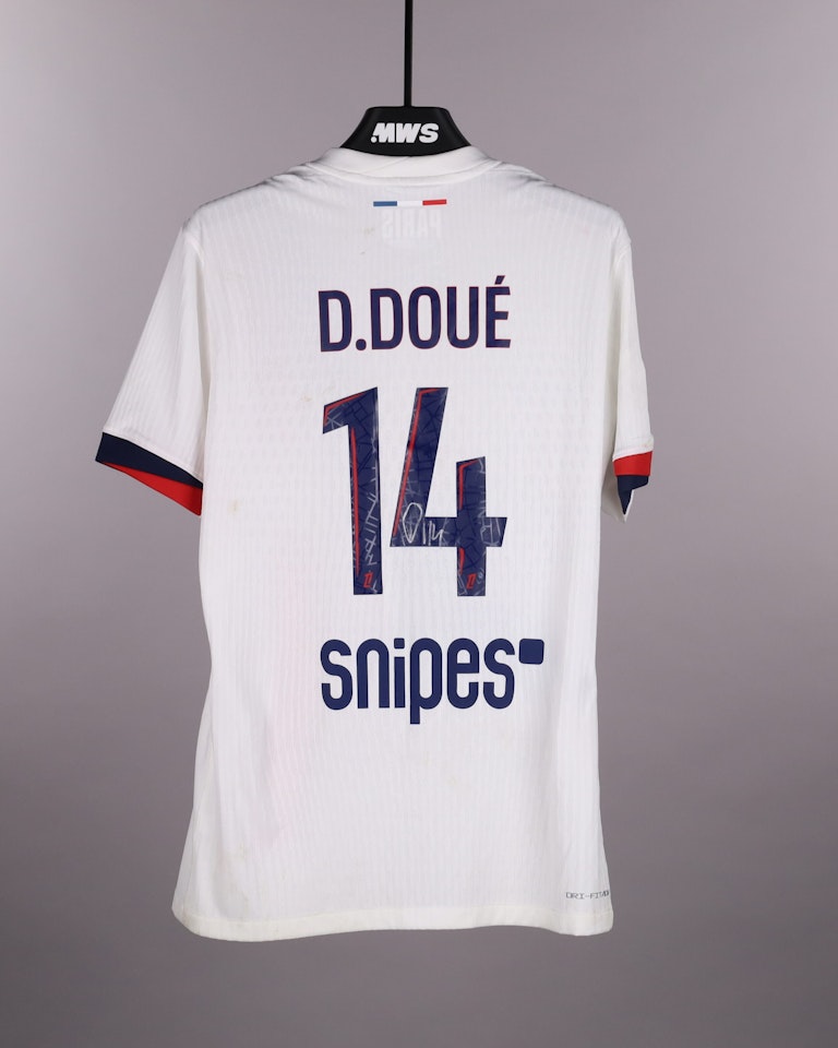 Désiré Doué Paris Saint-Germain shirt
