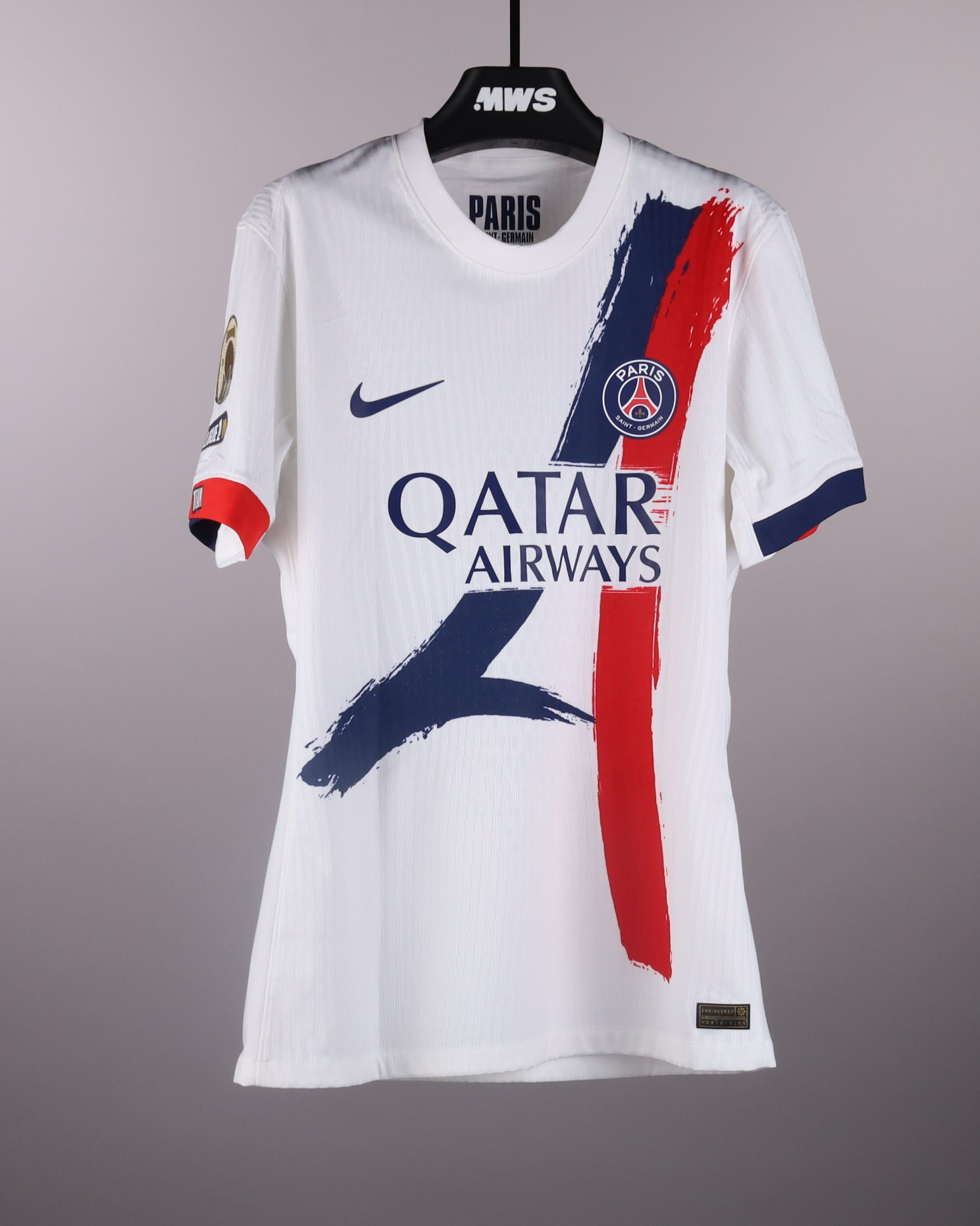 João Neves Paris Saint-Germain shirt