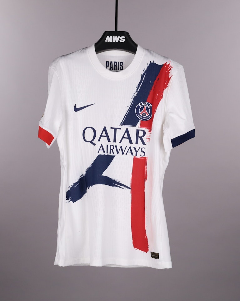 Vitinha Paris Saint-Germain shirt