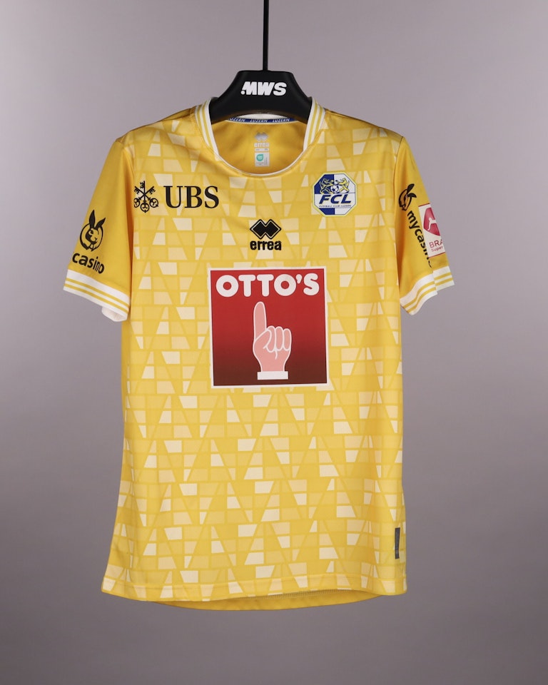 Andrejs Cigaņiks FC Luzern shirt