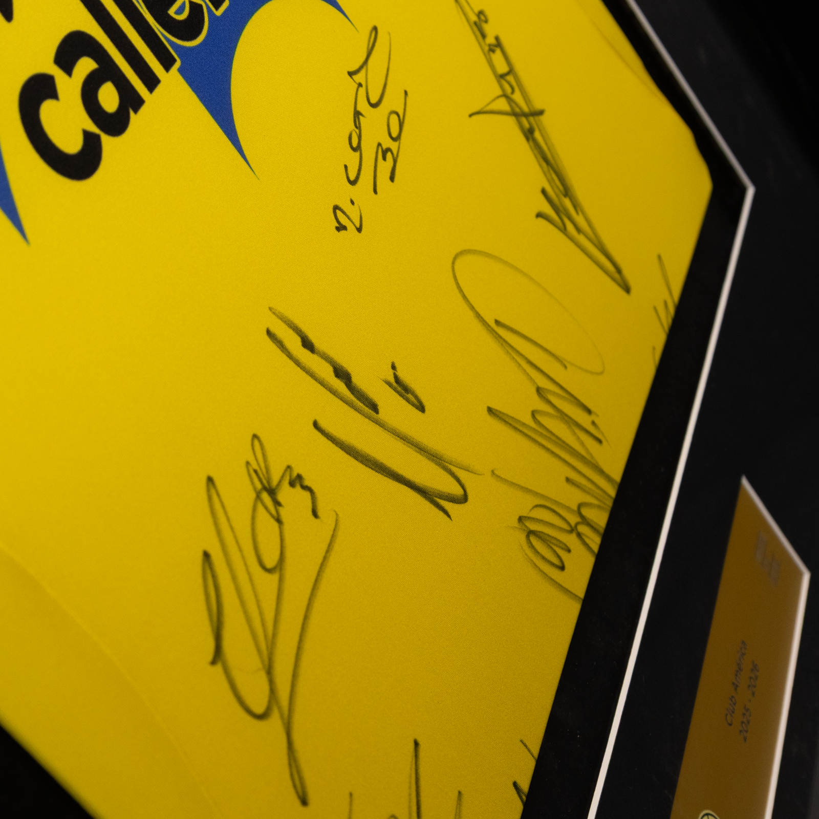 Framed Squad Signed Shirt | Club América