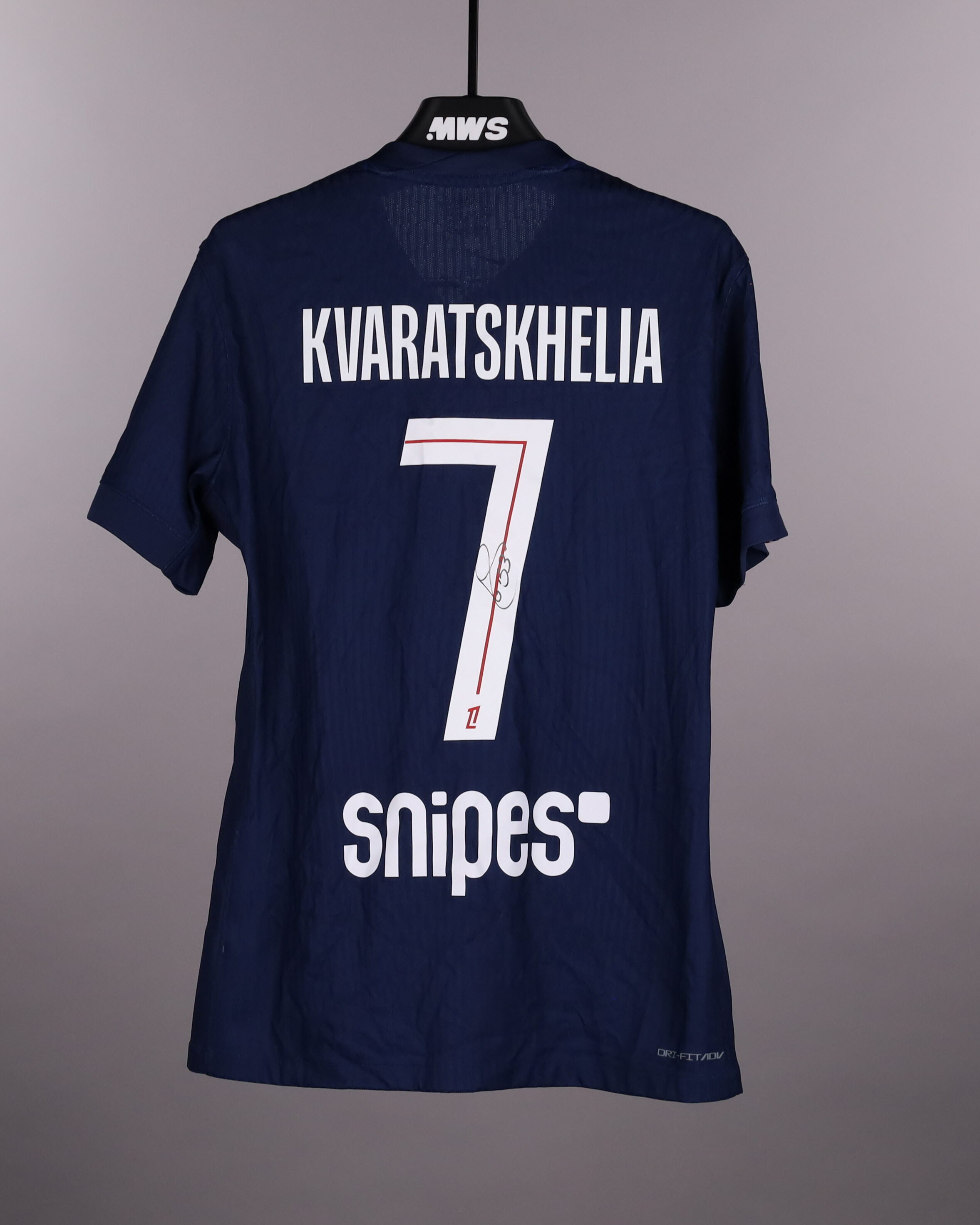 Khvicha Kvaratskhelia Paris Saint-Germain shirt