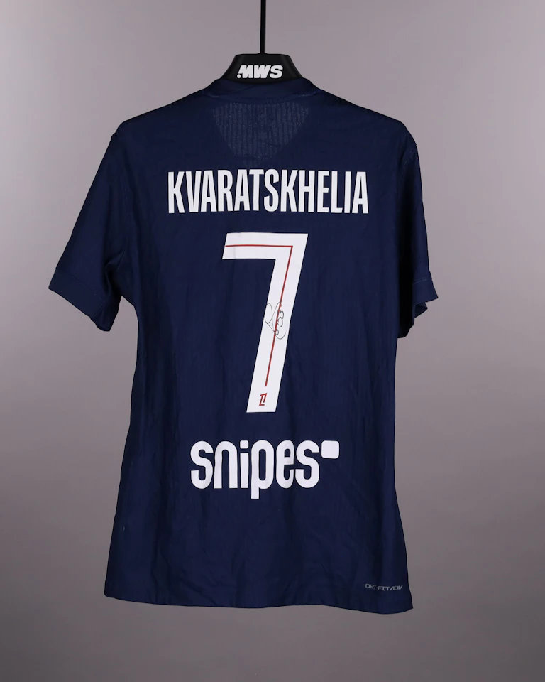 Khvicha Kvaratskhelia Paris Saint-Germain shirt
