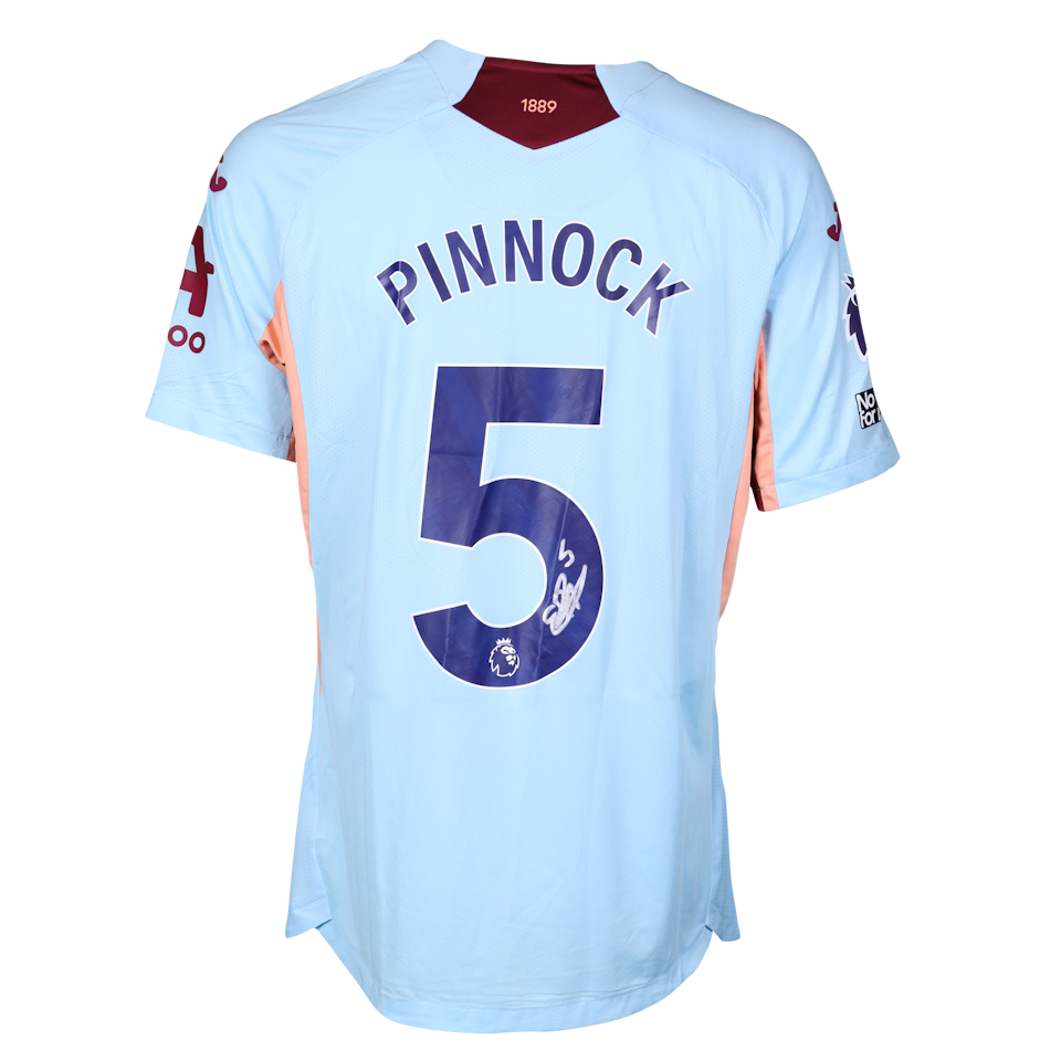 Ethan Pinnock  Brentford shirt