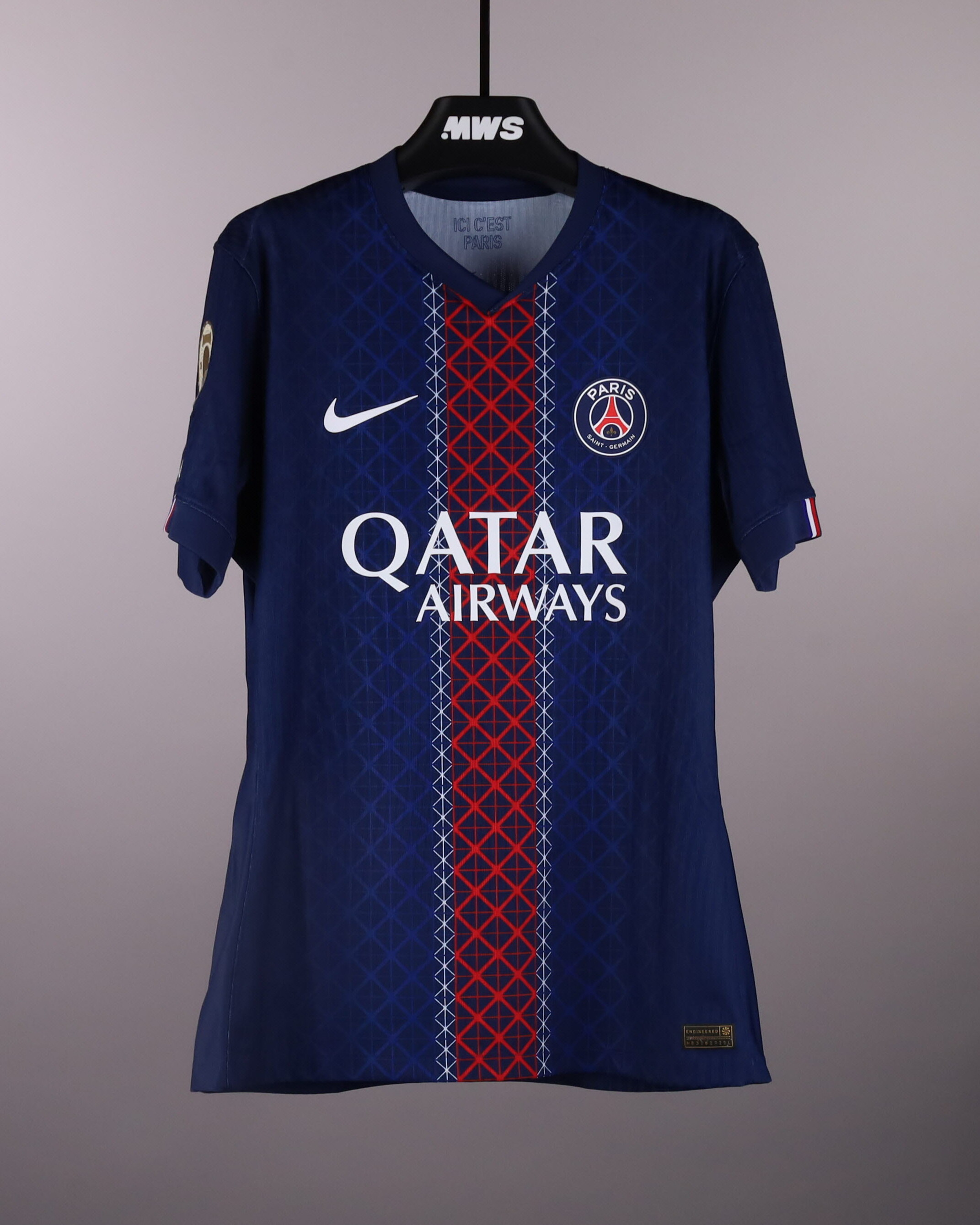 Lucas Hernández Paris Saint-Germain shirt