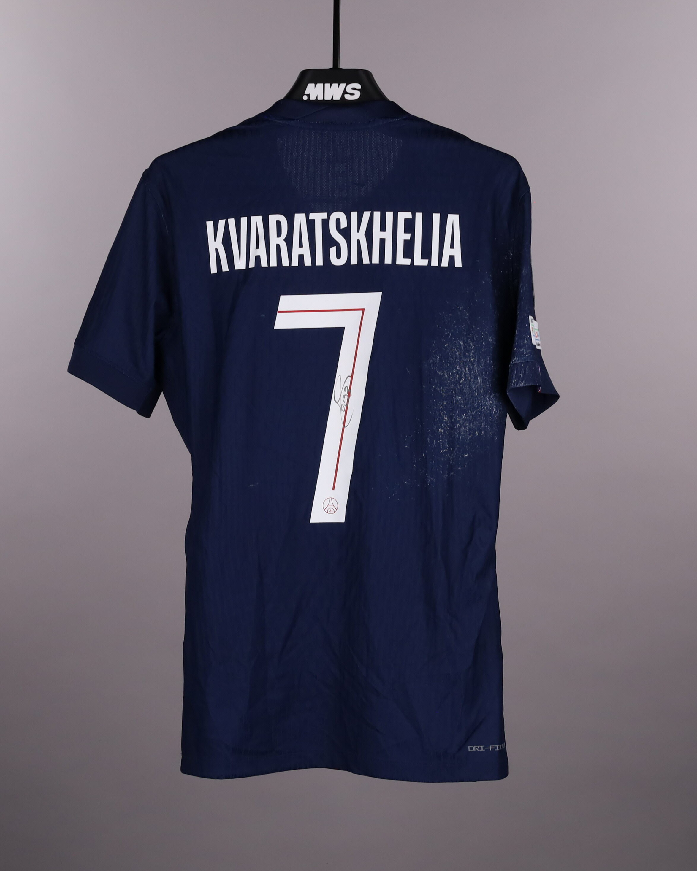 Khvicha Kvaratskhelia Paris Saint-Germain shirt