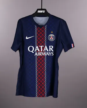 Khvicha Kvaratskhelia Paris Saint-Germain shirt