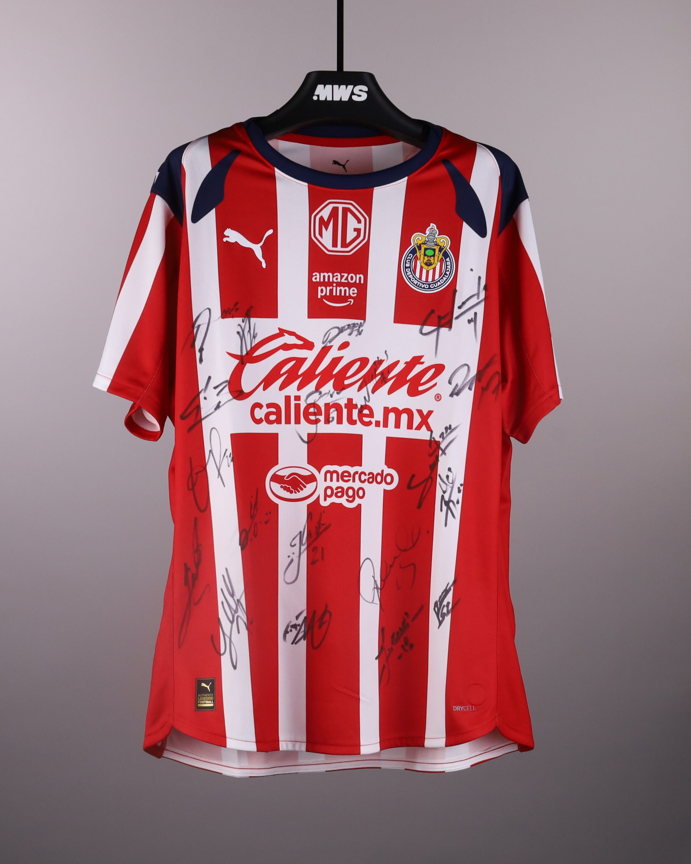Squad Signed Shirt | Chivas Guadalajara