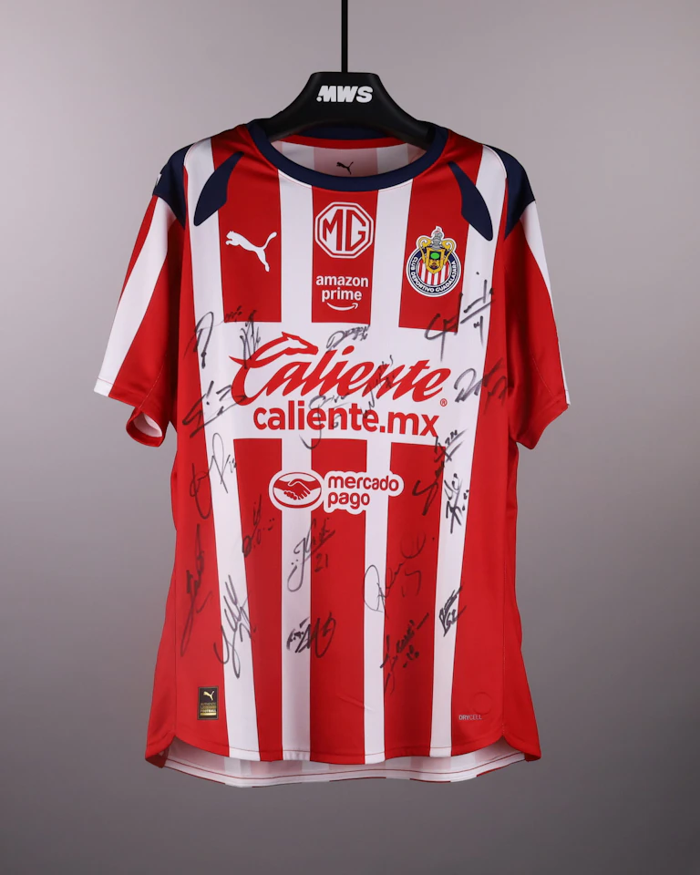 Squad Signed Shirt | Chivas Guadalajara