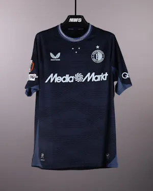 来自Feyenoord的Luciano Valente球衣