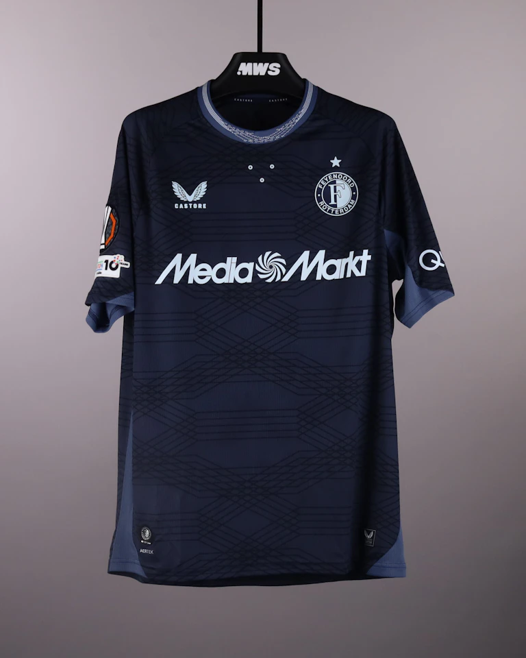 来自Feyenoord的Luciano Valente球衣