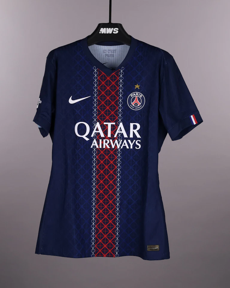Gonçalo Ramos Paris Saint-Germain のシャツ