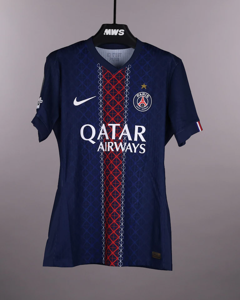 Vitinha Paris Saint-Germain shirt