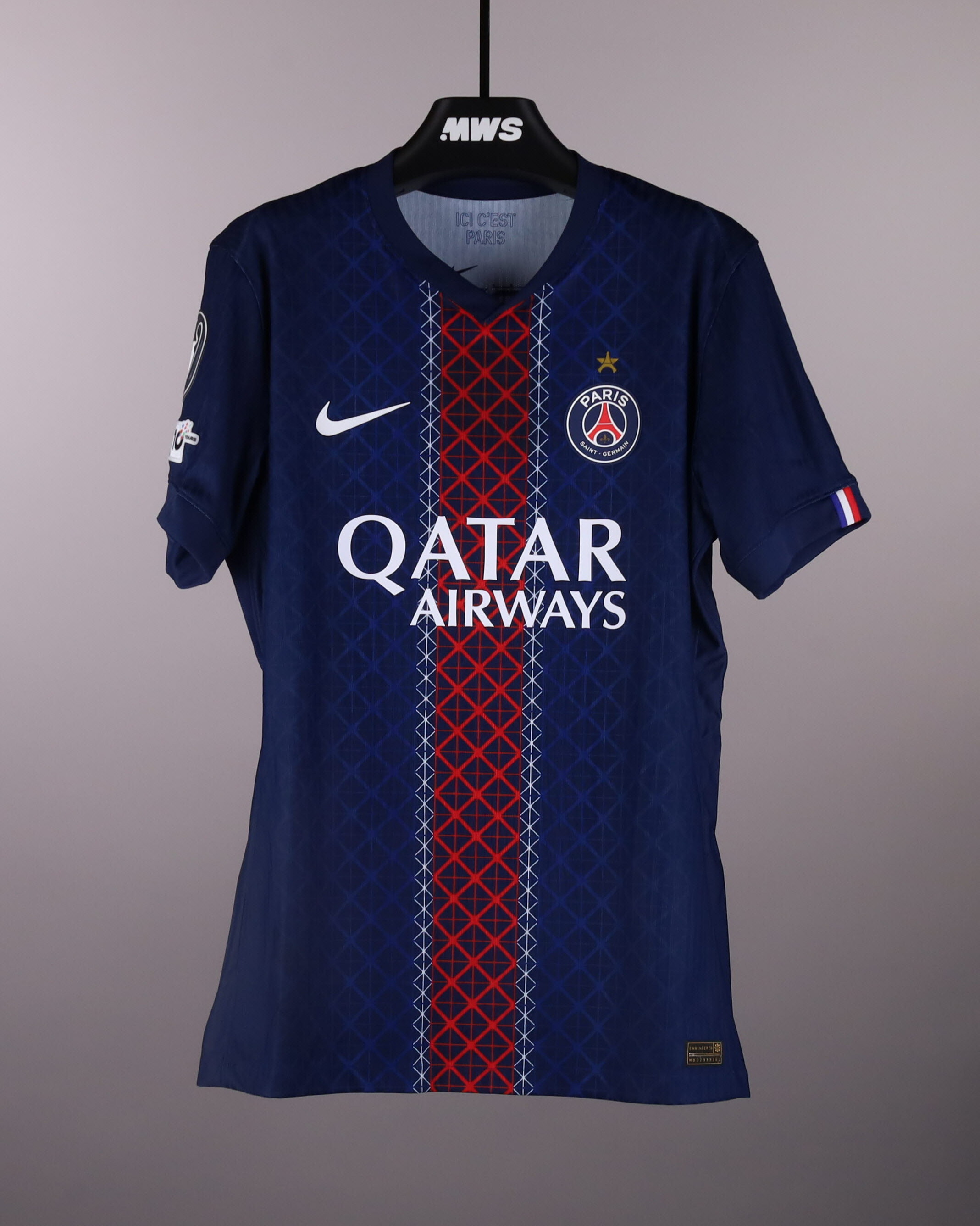 Achraf Hakimi Paris Saint-Germain shirt