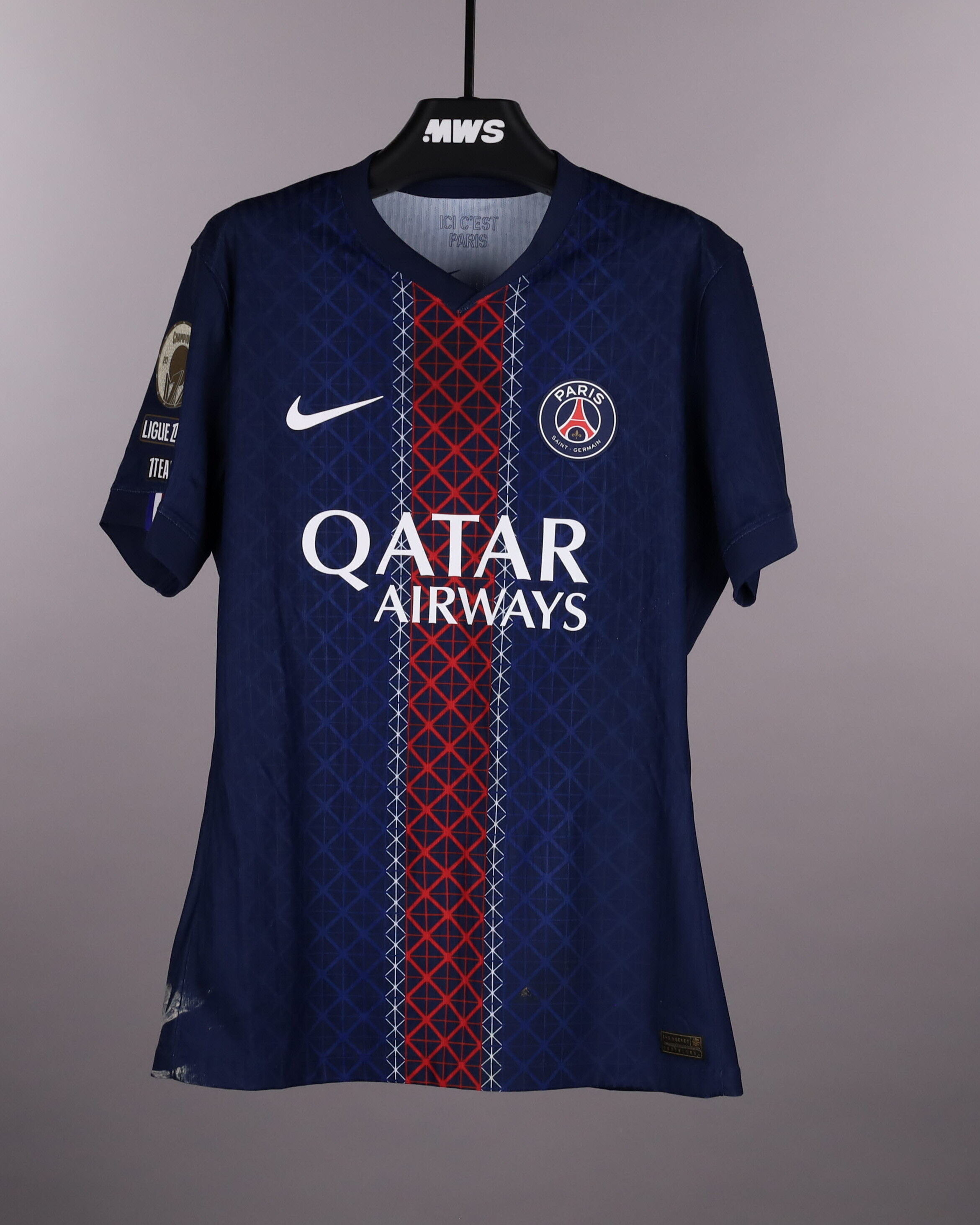 Achraf Hakimi Paris Saint-Germain shirt