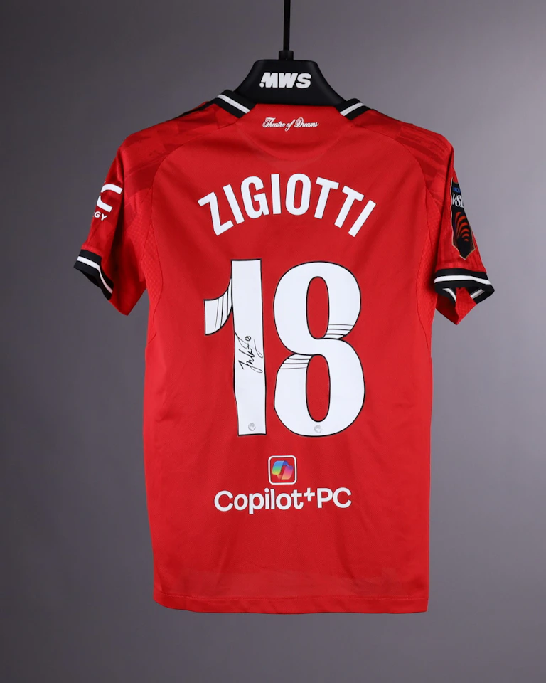 来自Manchester United WFC的Julia Zigiotti-Olme球衣