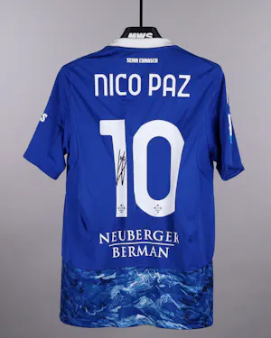 来自Como 1907的Nico Paz球衣