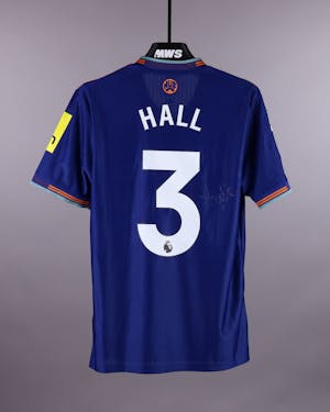 Newcastle United 팀의 Lewis Hall 셔츠