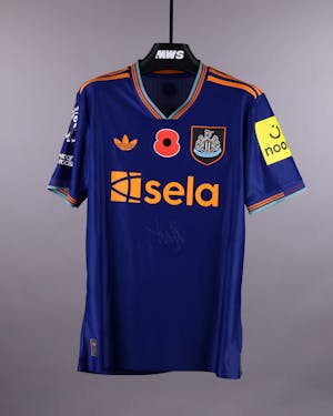 Newcastle United 팀의 Lewis Hall 셔츠