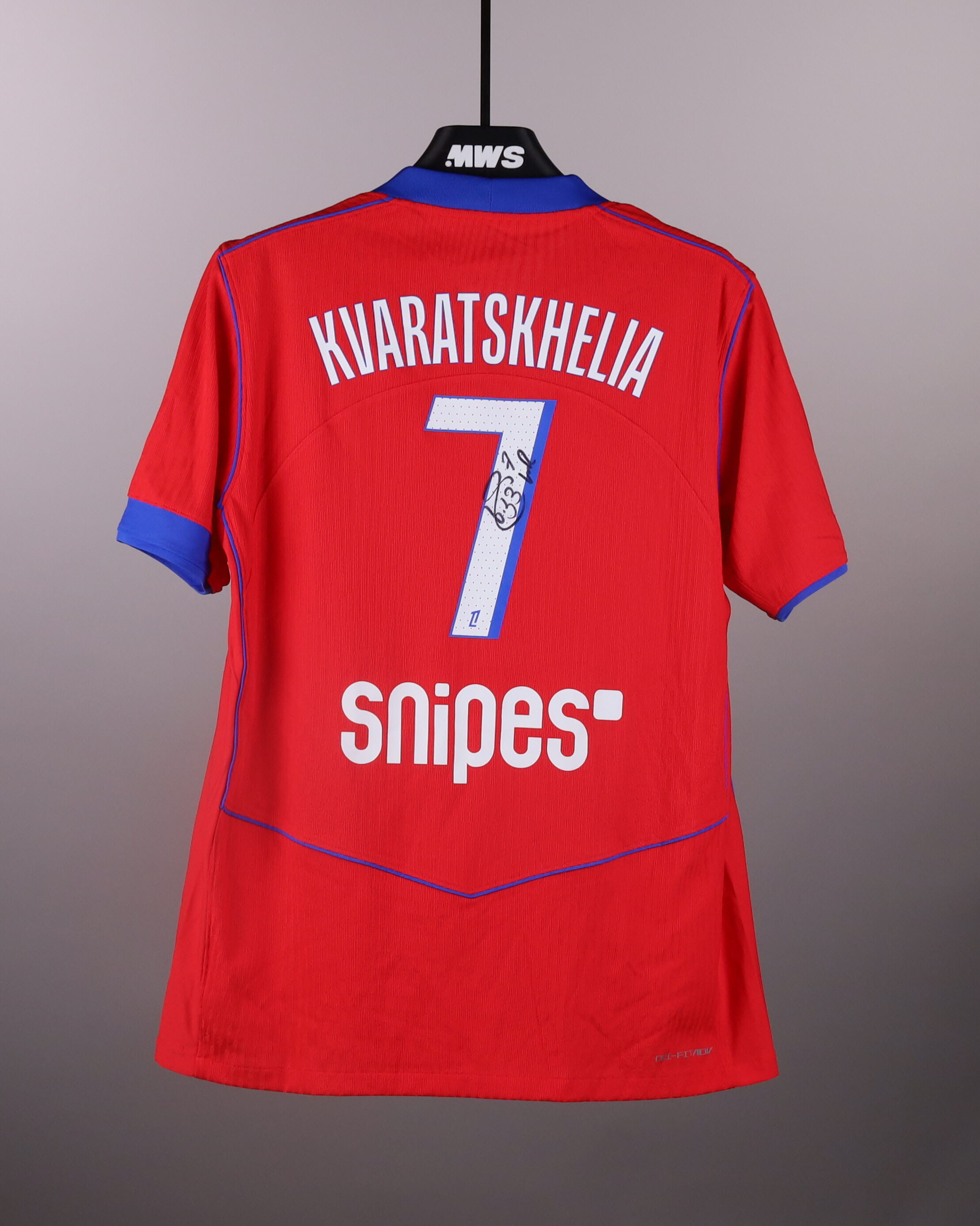 Khvicha Kvaratskhelia Paris Saint-Germain shirt