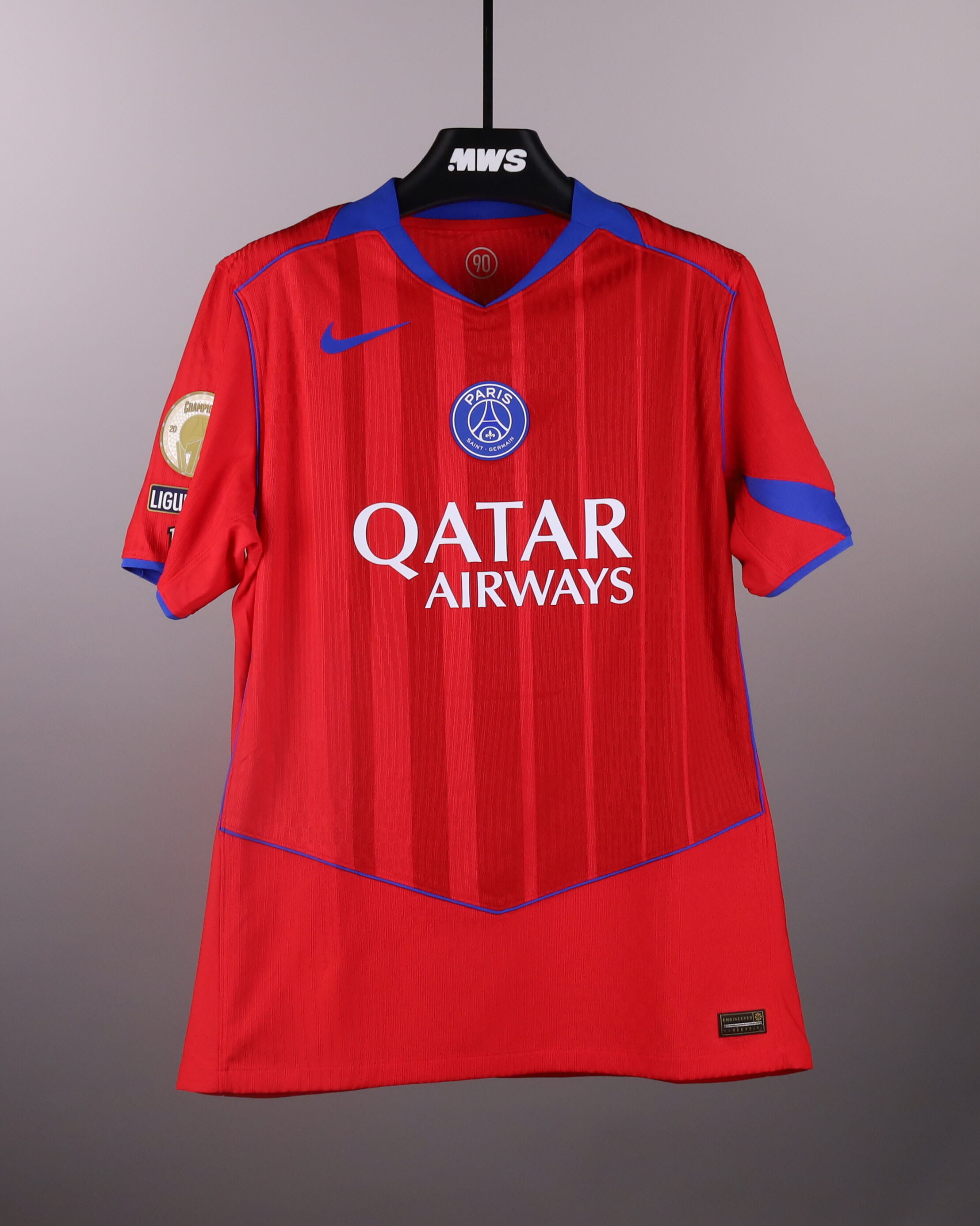 Khvicha Kvaratskhelia Paris Saint-Germain shirt